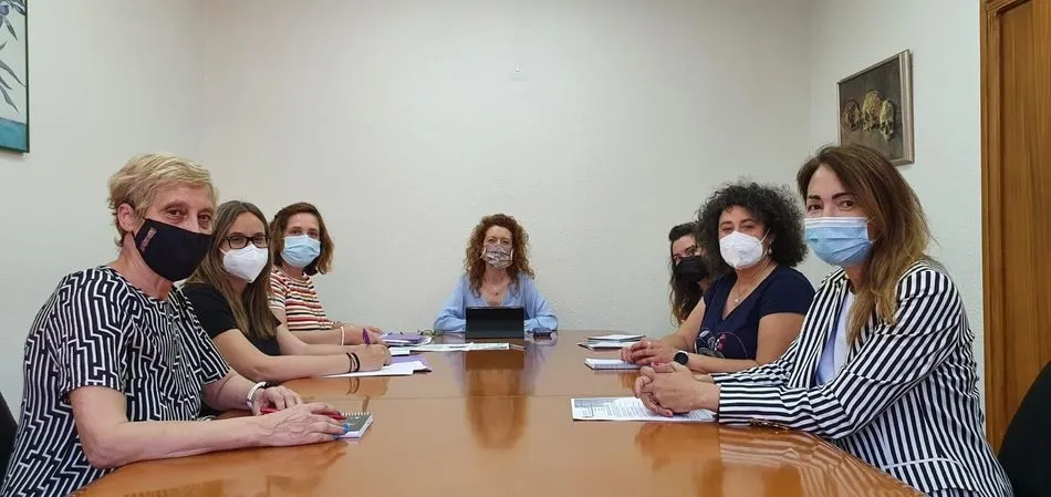 En la jornada de hoy, lunes, los miembros del jurado que fallará el concurso y que está presidido por la concejala de Familia e Igualdad de Oportunidades, Ana Suárez