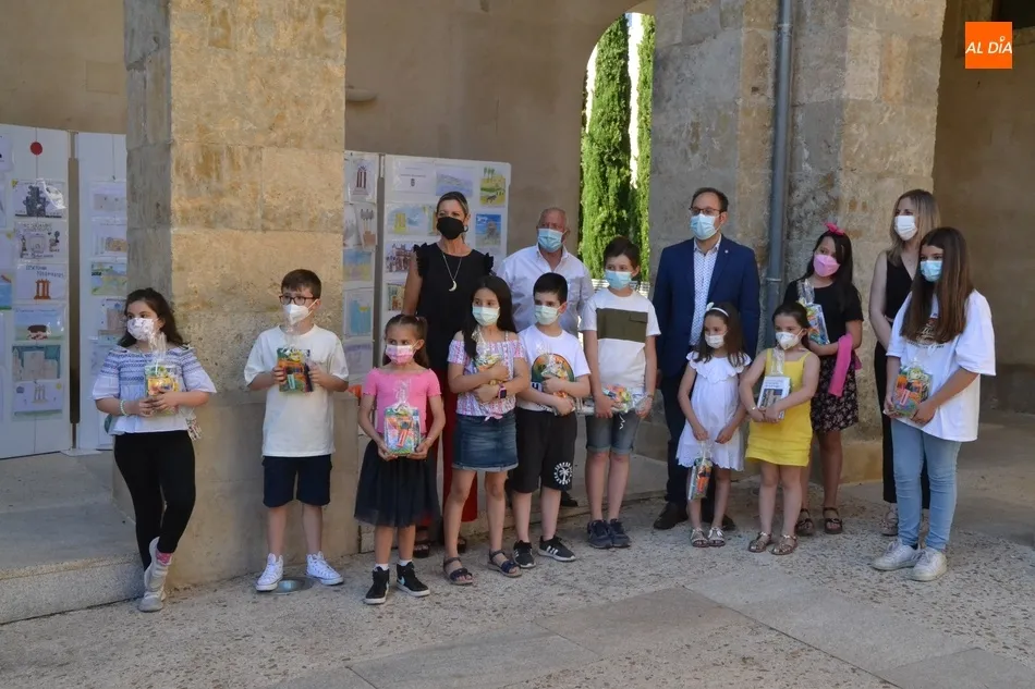 Foto 2 - Los ganadores del concurso &lsquo;Dise&ntilde;ando Monumentos&rsquo; reciben su recompensa  