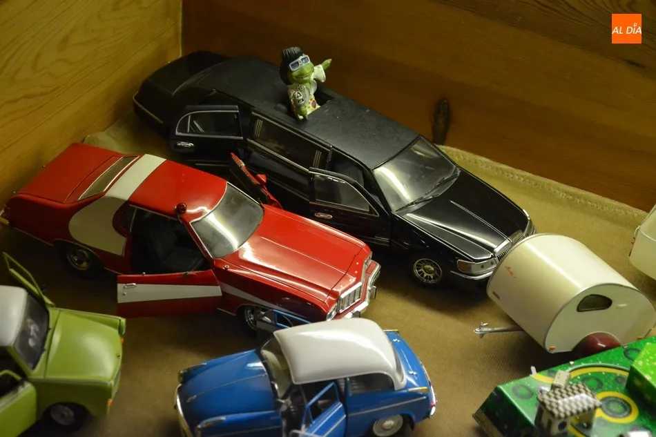 Foto 8 - La Casa de la Cultura da la bienvenida a una exposici&oacute;n permanente de veh&iacute;culos en miniatura  