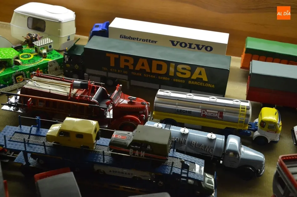 Foto 6 - La Casa de la Cultura da la bienvenida a una exposici&oacute;n permanente de veh&iacute;culos en miniatura  