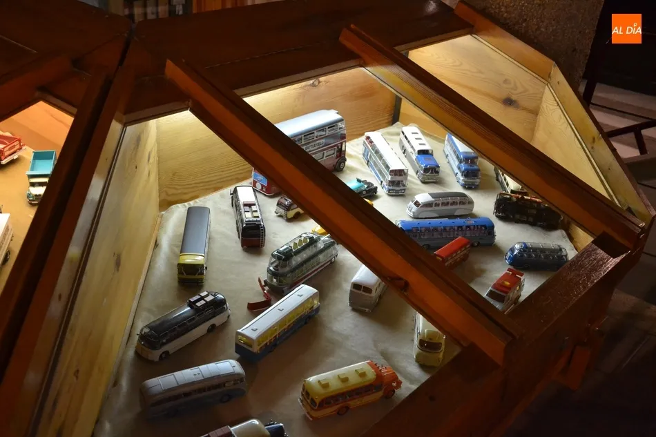 Foto 3 - La Casa de la Cultura da la bienvenida a una exposici&oacute;n permanente de veh&iacute;culos en miniatura  