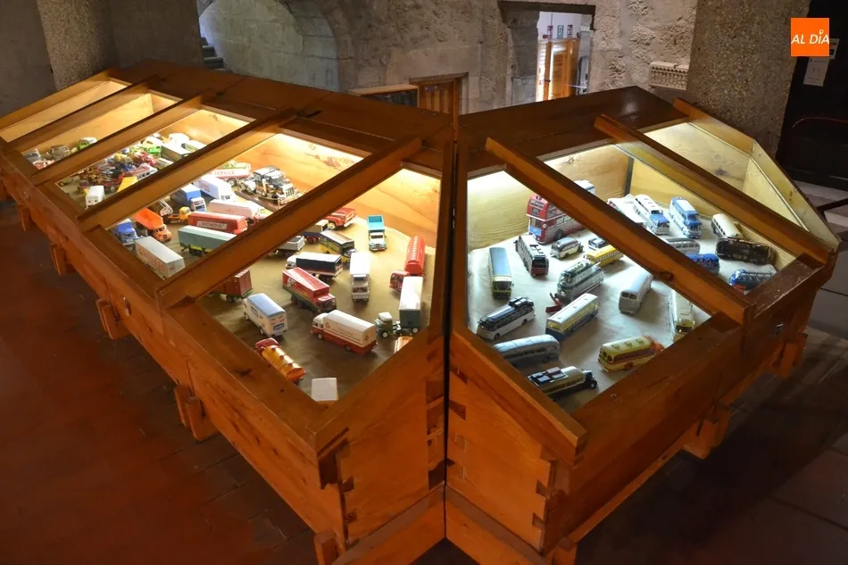 Foto 2 - La Casa de la Cultura da la bienvenida a una exposici&oacute;n permanente de veh&iacute;culos en miniatura  