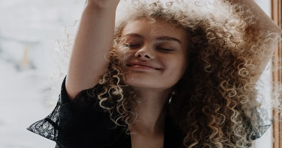 Rizarse el pelo de forma permanente, pros y contras  