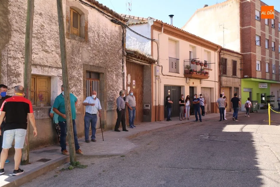 Foto 9 - M&aacute;s de 700 personas reciben la vacuna anticovid sin esperas en Vitigudino  