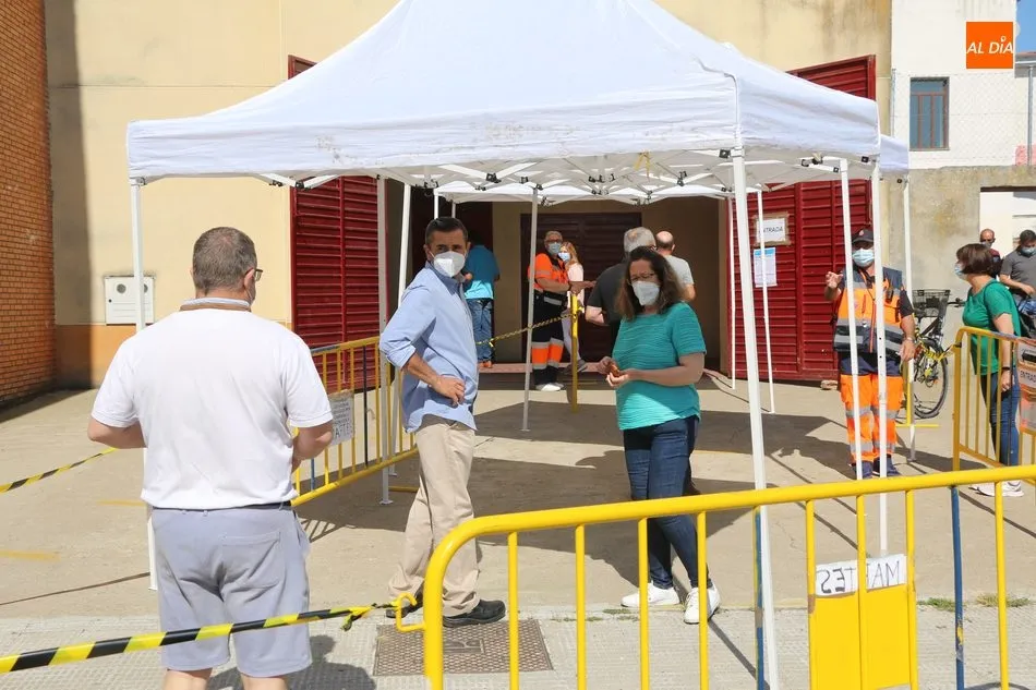 Foto 5 - M&aacute;s de 700 personas reciben la vacuna anticovid sin esperas en Vitigudino  