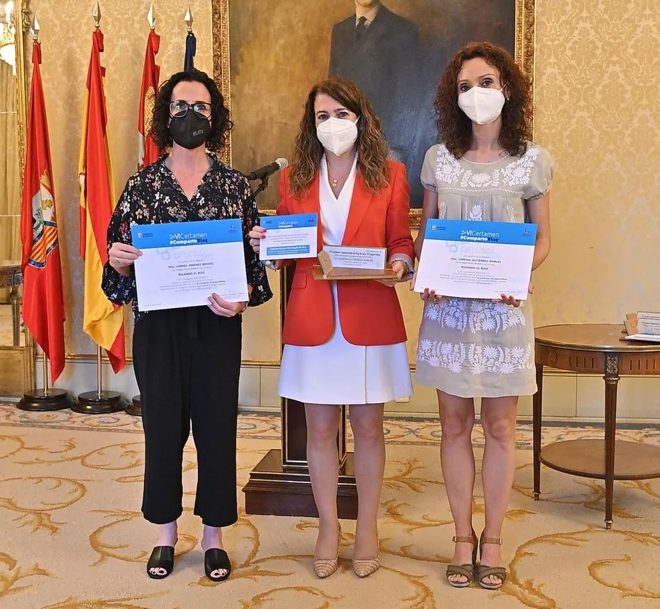 Foto 2 - El Ayuntamiento entrega los diplomas a los ganadores del VI Certamen &lsquo;#Compartoblog&rsquo;