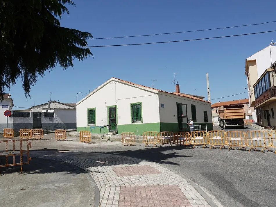 Foto 2 - El Ayuntamiento de Carbajosa inicia el derribo de la casa que permitir&aacute; crear una nueva zona de...