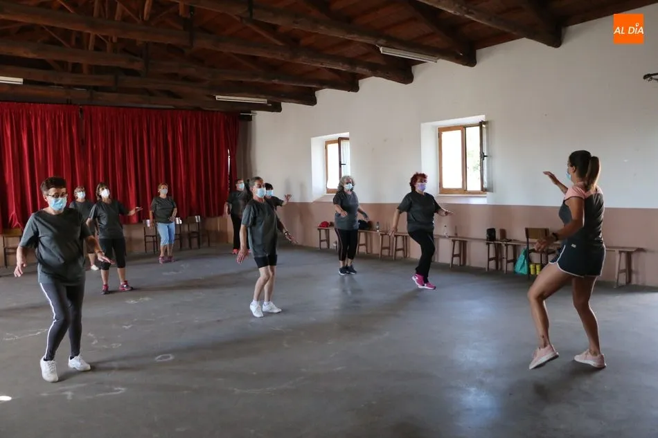 Foto 6 - Hasta 16 mujeres participan en Peralejos de Abajo en el programa &lsquo;Depende de ti&rsquo;  