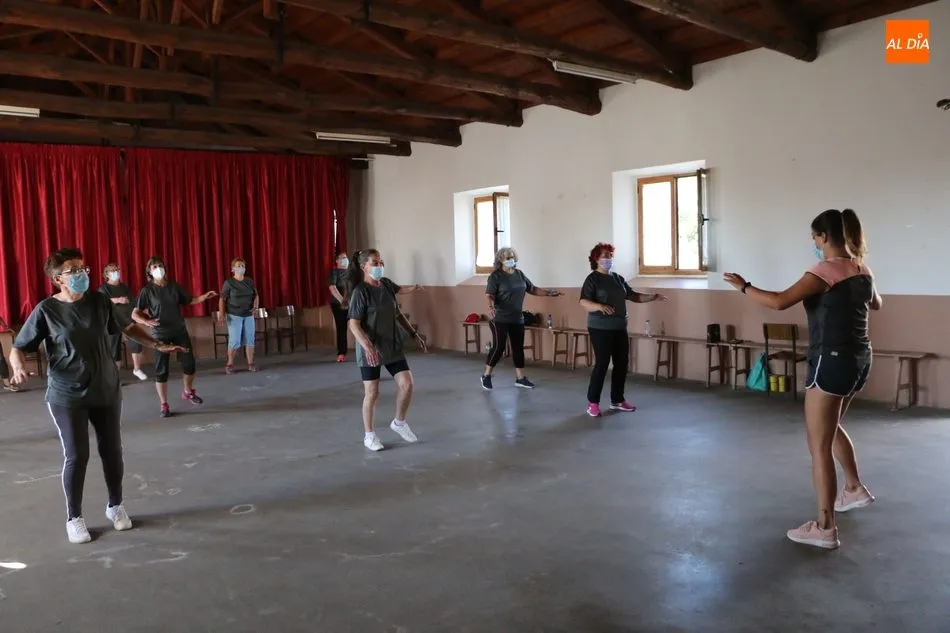 Foto 2 - Hasta 16 mujeres participan en Peralejos de Abajo en el programa &lsquo;Depende de ti&rsquo;  