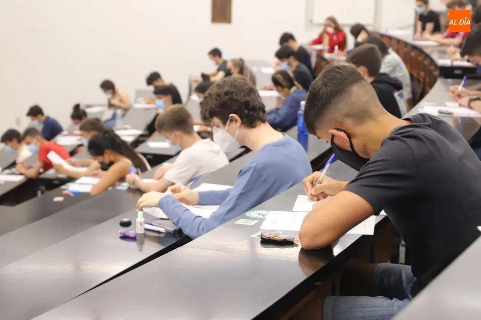 Foto 6 - Nervios y concentraci&oacute;n en el inicio de los ex&aacute;menes de la EBAU para 1.500 estudiantes de la...