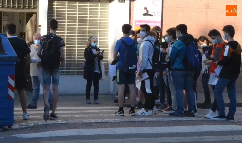 Foto 3 - Un total de 76 j&oacute;venes inician en Ciudad Rodrigo la Selectividad, que retorna a su mes cl&aacute;sico  