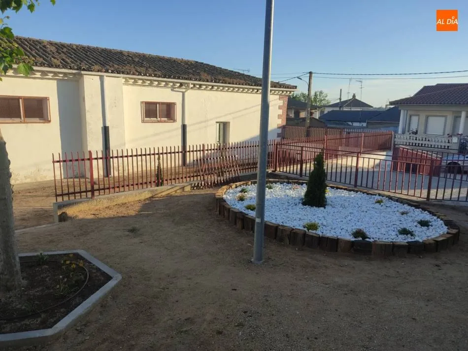 Ajardinamiento realizado por el taller de empleo en Arabayona. |  Jorge Holguera