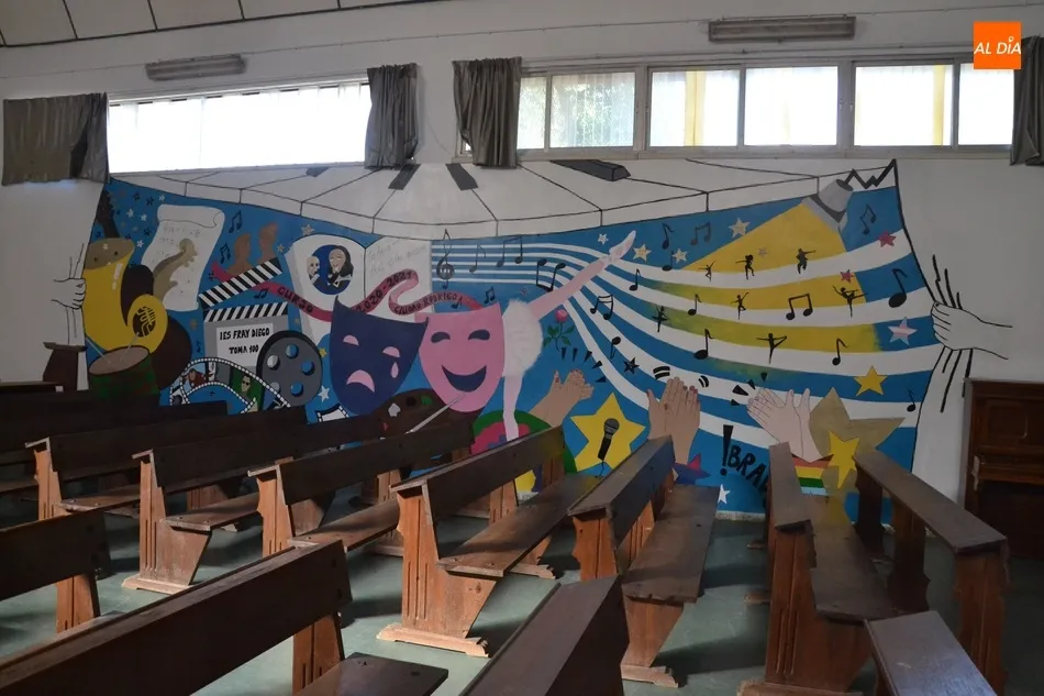 Foto 9 - El IES Fray Diego inaugura un espectacular mural para darle una nueva vida a su sal&oacute;n de actos  