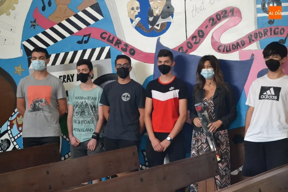Foto 7 - El IES Fray Diego inaugura un espectacular mural para darle una nueva vida a su sal&oacute;n de actos  