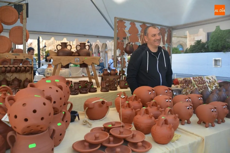 Foto 2 - La Plaza de Los Bandos acoge la XLVI Feria Internacional de la Alfarer&iacute;a y Cer&aacute;mica