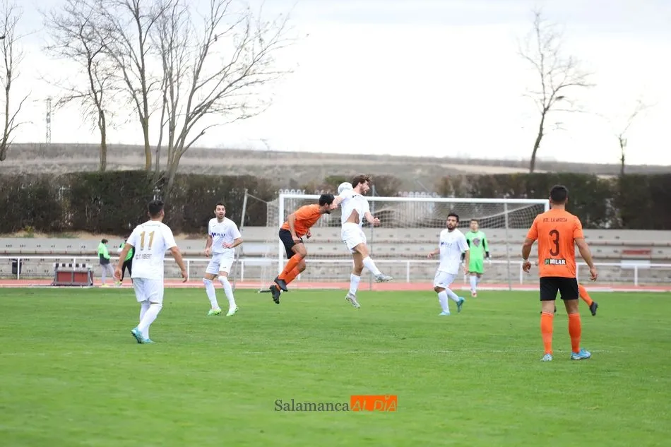 Derbi entre los dos equipos que luchan por subir de división / Lydia González