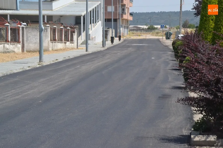 Foto 8 - Extendido un nuevo asfalto por la Avenida de Arcachon y el Paseo de Carmelitas  