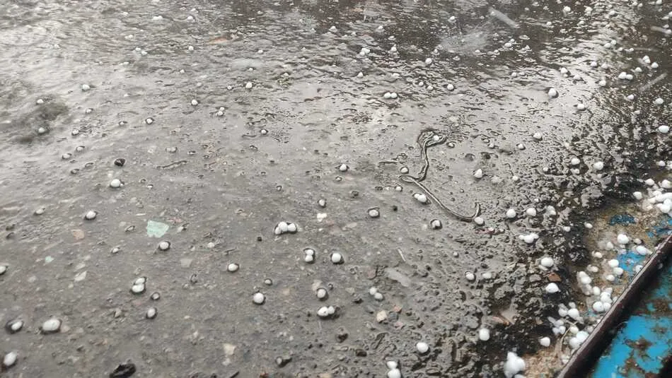 Foto 2 - Una fuerte granizada sorprende a los vecinos de Guijuelo&nbsp;