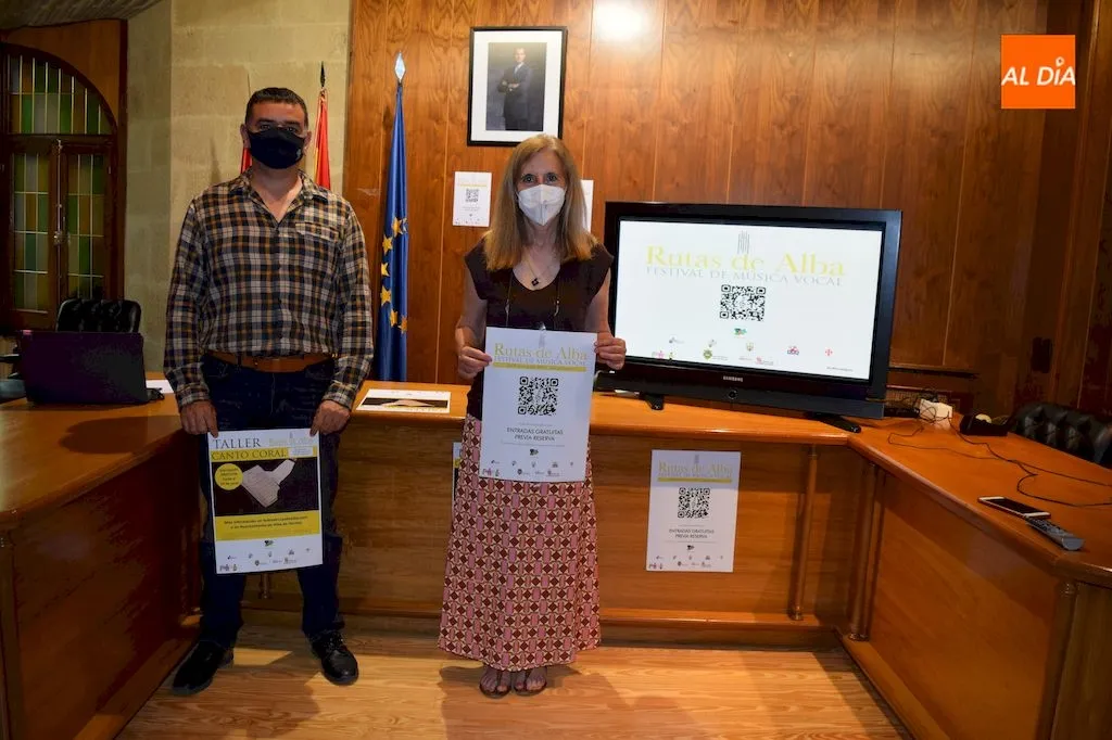 Miguel Ángel Caro y Concepción Miguélez en la presentación de la programación Rutas de Alba / Pedro Zaballos
