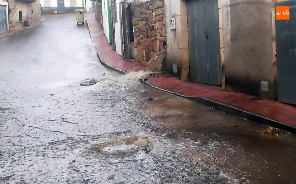 Foto 2 - Una fuerte tormenta de agua y granizo provoca en Villarino da&ntilde;os en viviendas y cultivos  