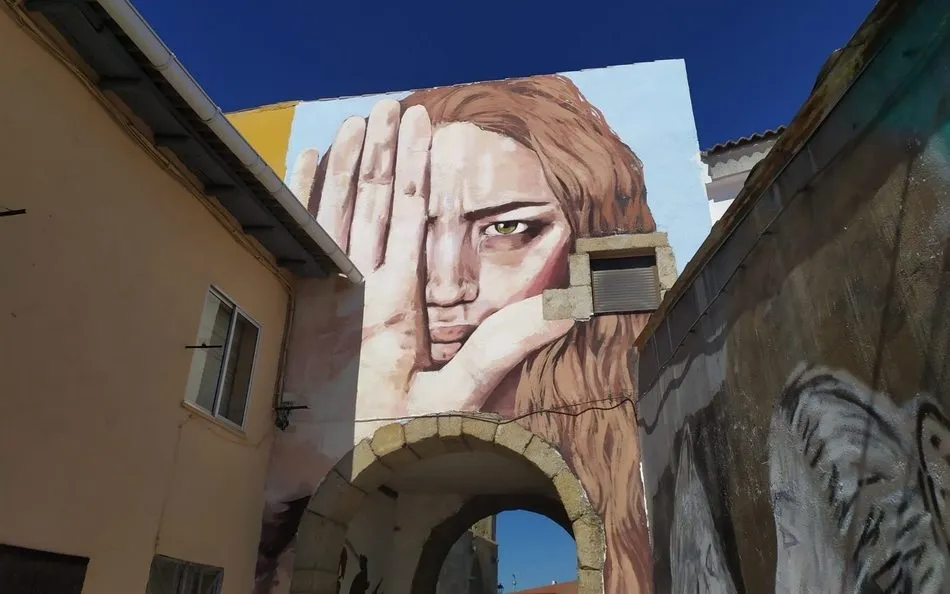 Foto 2 - Pere&ntilde;a muestra su rechazo a la violencia de g&eacute;nero con el segundo mural de EnPere&ntilde;Arte 2021  