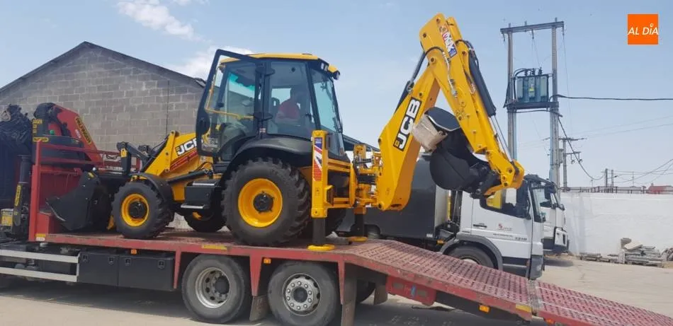 La Mancomunidad Cantalapiedra-Las Villas adquiere una nueva máquina retroexcavadora  