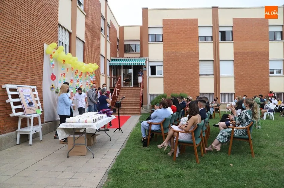 Foto 9 - Especial jornada de graduaci&oacute;n de alumnos en el Centro de FP Hern&aacute;ndez Vera  