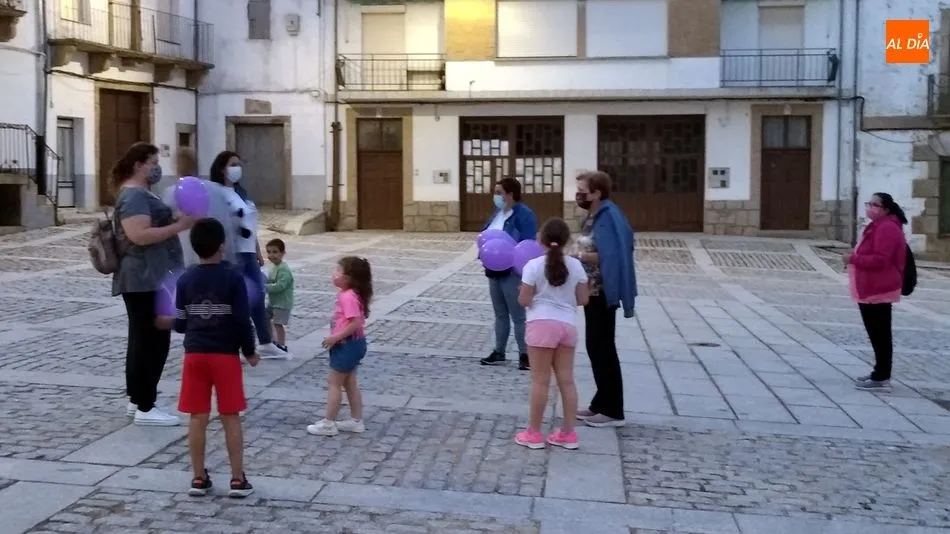 Foto 3 - El Ayuntamiento de Lumbrales alza la voz contra los asesinatos de menores v&iacute;ctimas de la violencia ...