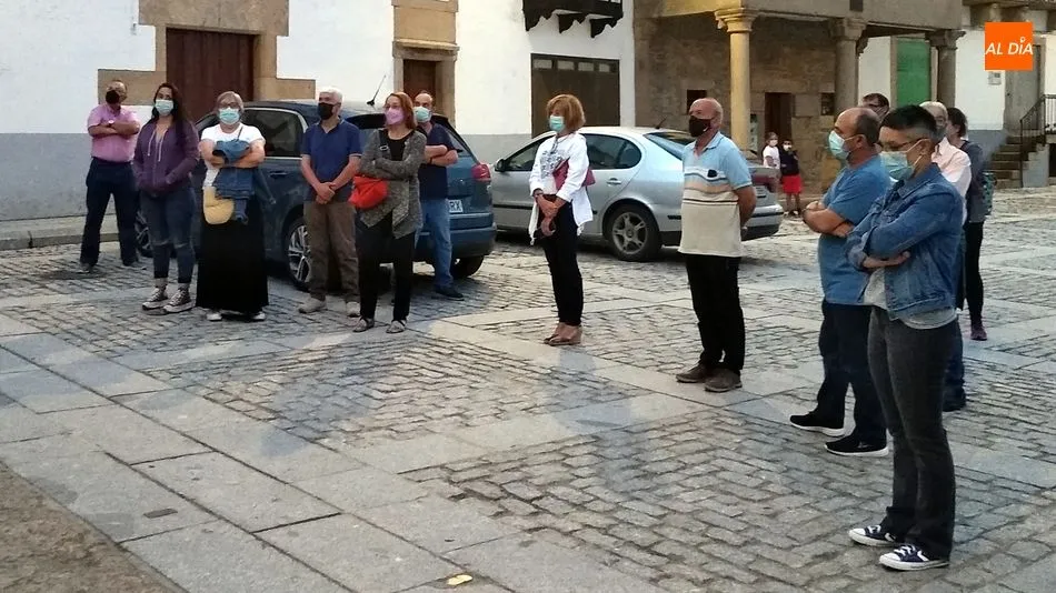 Foto 6 - El Ayuntamiento de Lumbrales alza la voz contra los asesinatos de menores v&iacute;ctimas de la violencia ...