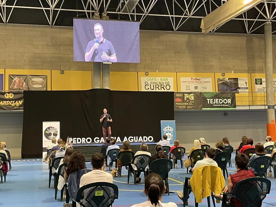 Charla de Pedro Martín Aguado, el televisivo Hermano Mayor, en Guijuelo