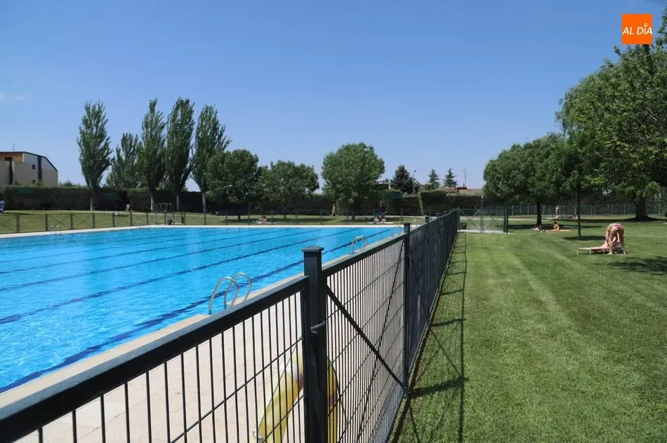 Foto 2 - El esperado primer chapuz&oacute;n del verano en Salamanca&nbsp;