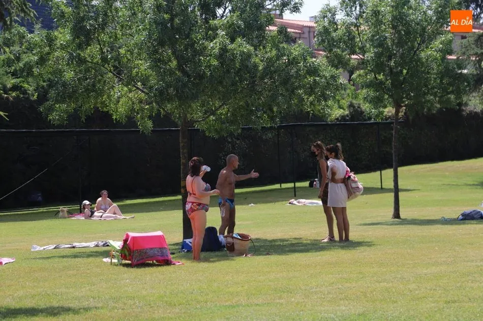 Foto 4 - El esperado primer chapuz&oacute;n del verano en Salamanca&nbsp;