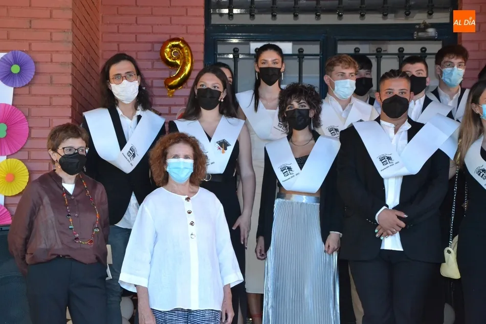 Foto 8 - Los alumnos de 2&ordm; de Bachillerato del IES Fray Diego Tadeo festejan su graduaci&oacute;n  
