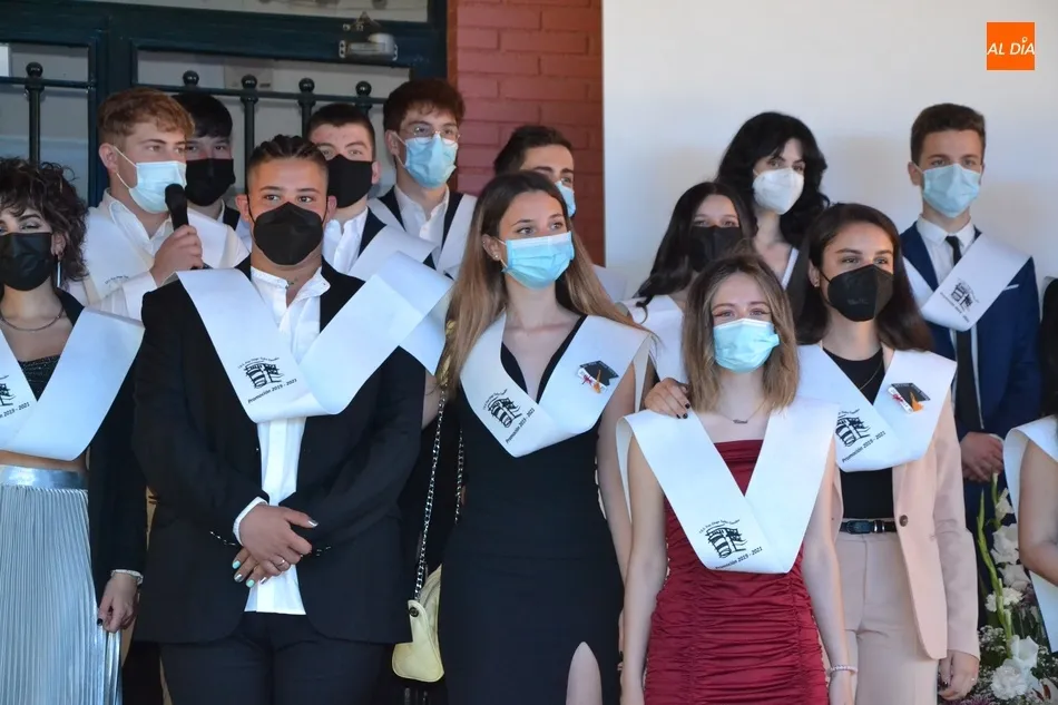 Foto 7 - Los alumnos de 2&ordm; de Bachillerato del IES Fray Diego Tadeo festejan su graduaci&oacute;n  