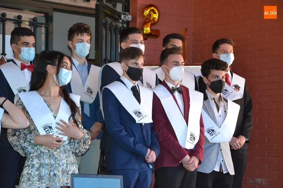 Foto 5 - Los alumnos de 2&ordm; de Bachillerato del IES Fray Diego Tadeo festejan su graduaci&oacute;n  