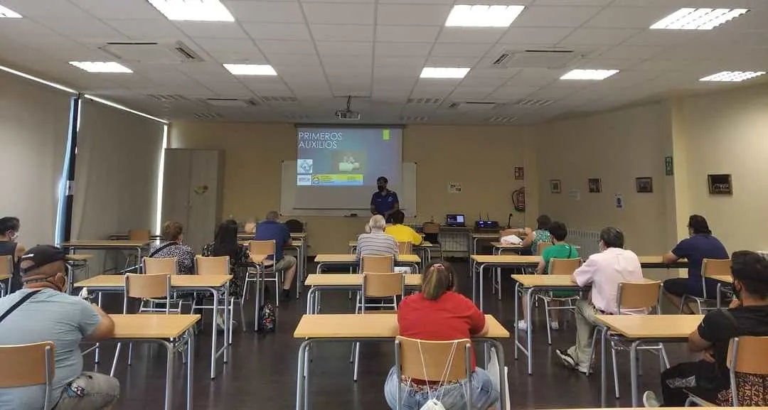 Usuarios de Asprodes aprenden a realizar maniobras de reanimación cardiopulmonar  