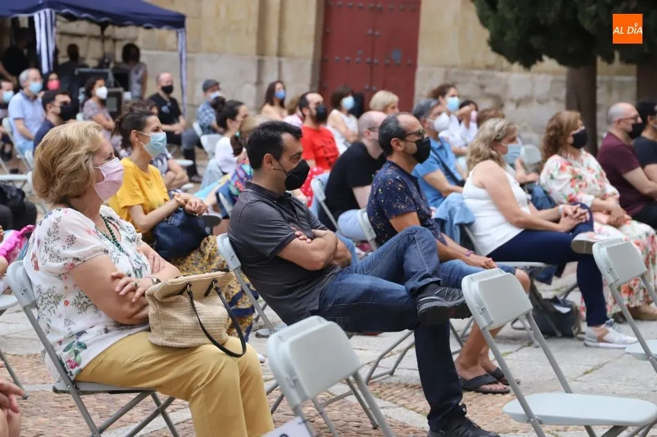 Foto 5 - &lsquo;Entrevistas ins&oacute;litas&rsquo; con mucho humor en el Patio Chico  