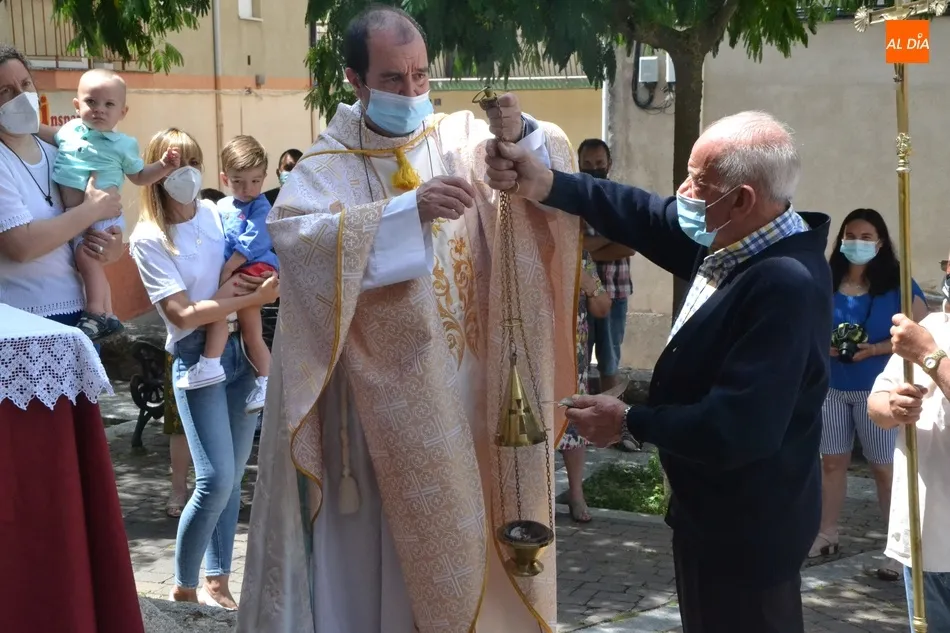 Foto 8 - La Parroquia de San Crist&oacute;bal celebra la Octava de Corpus con una breve procesi&oacute;n  