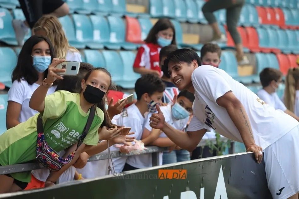 Foto 3 - El Ribert, a lo campe&oacute;n en el Helm&aacute;ntico: goleada al Uxama para meterse en la final del playoff...