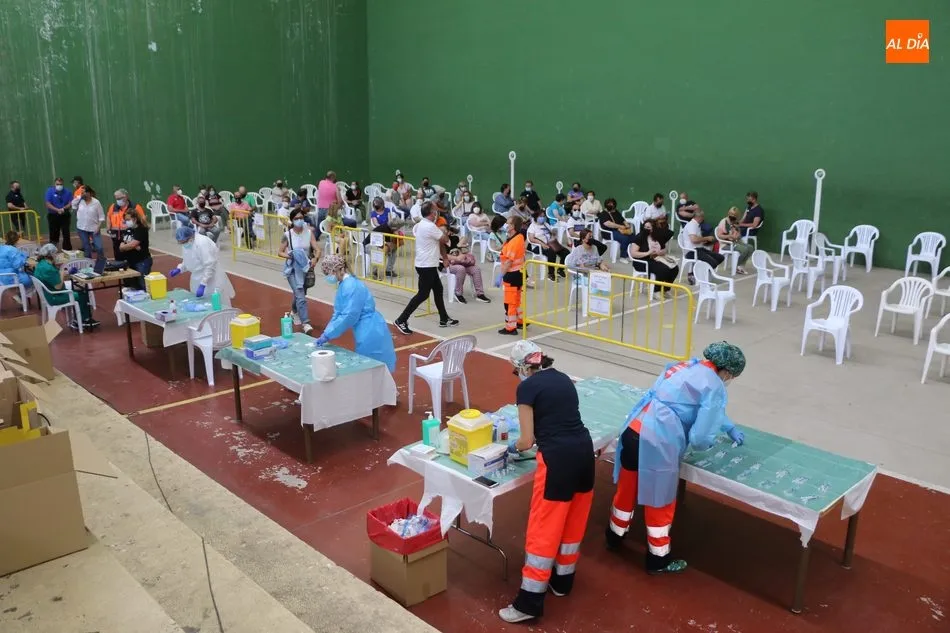 Este martes 15 de junio les llega el turno a los nacidos entre 1976 y 1981 / CORRAL