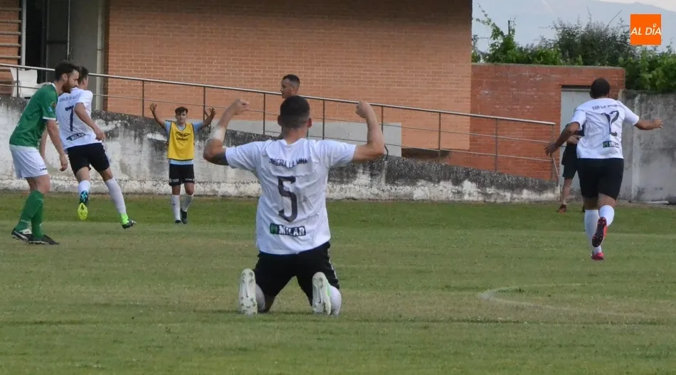 Foto 11 - El Ciudad Rodrigo se mete en las finales por el ascenso con cierto sufrimiento al no sentenciar...