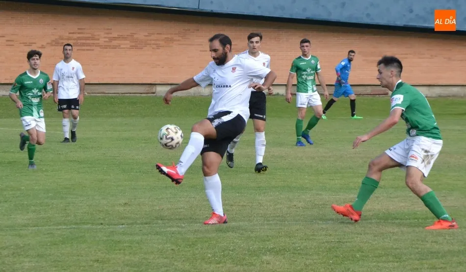 Foto 6 - El Ciudad Rodrigo se mete en las finales por el ascenso con cierto sufrimiento al no sentenciar...