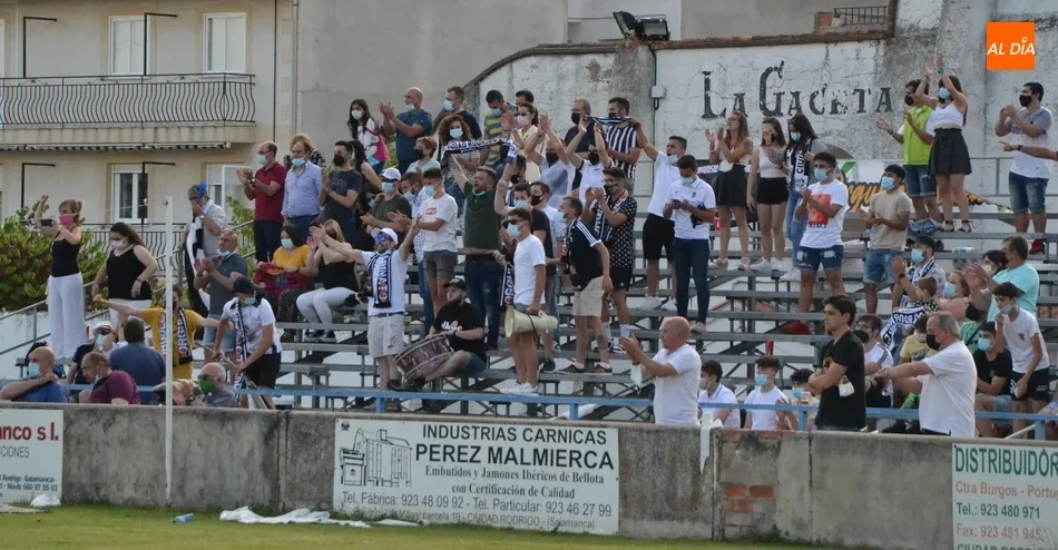 Foto 4 - El Ciudad Rodrigo se mete en las finales por el ascenso con cierto sufrimiento al no sentenciar...