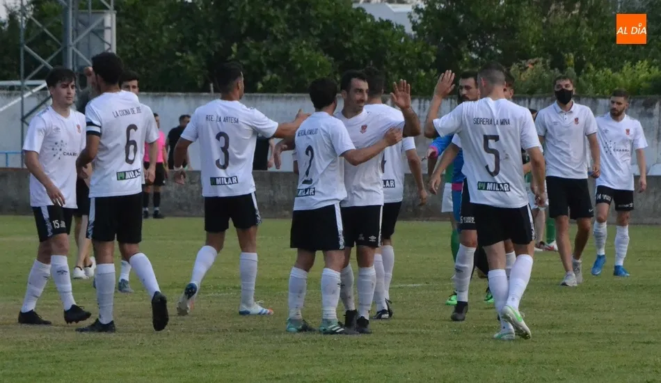 Foto 3 - El Ciudad Rodrigo se mete en las finales por el ascenso con cierto sufrimiento al no sentenciar...