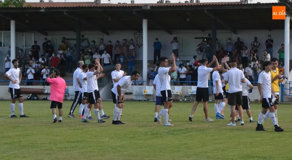 Foto 2 - El Ciudad Rodrigo se mete en las finales por el ascenso con cierto sufrimiento al no sentenciar...
