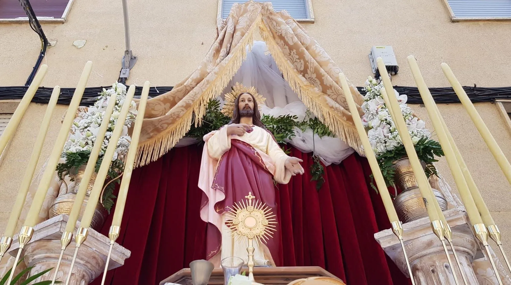 Foto 6 - El Sant&iacute;simo Sacramento tambi&eacute;n recorre las calles en el Valle de San Mart&iacute;n  