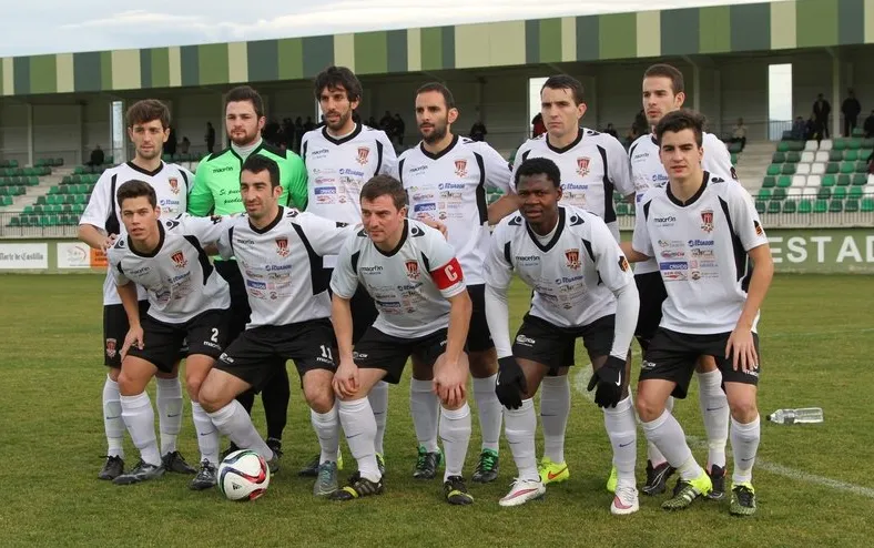 Foto 2 - El Ciudad Rodrigo se jugar&aacute; el ascenso ante el rival a priori m&aacute;s duro, el Unami segoviano  
