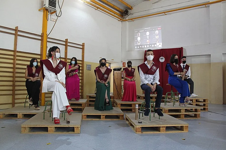 Foto 8 - Un total de 24 alumnos protagonizan la 25&ordf; promoci&oacute;n del IES Campo Charro de La Fuente de San...