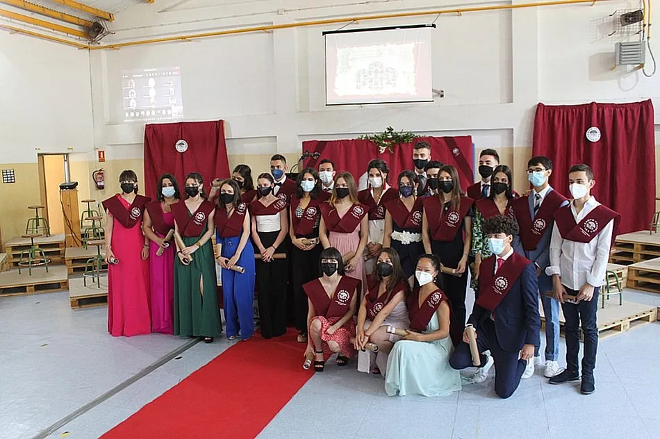 Foto 3 - Un total de 24 alumnos protagonizan la 25&ordf; promoci&oacute;n del IES Campo Charro de La Fuente de San...