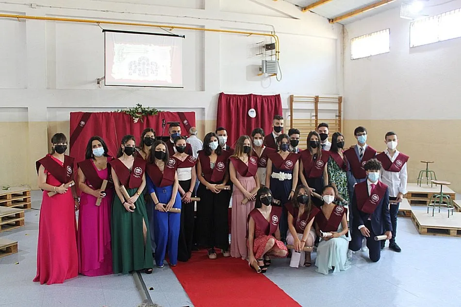Foto 2 - Un total de 24 alumnos protagonizan la 25&ordf; promoci&oacute;n del IES Campo Charro de La Fuente de San...